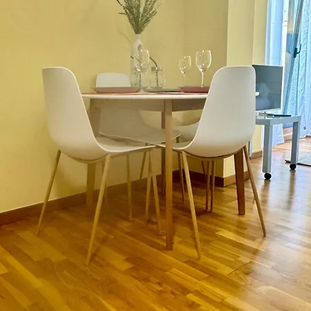 Apt Centro con Terracita Rua Cuba ツ Rias Baixas Rentals Vigo